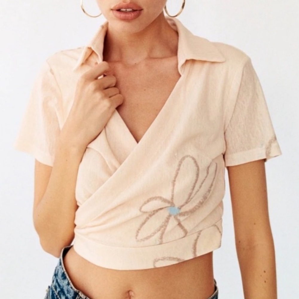 With Jean Willow Wrap Top Chalk and Flowers size Medium